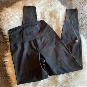 Alo Yoga High Waist Airlift Leggings - Camo